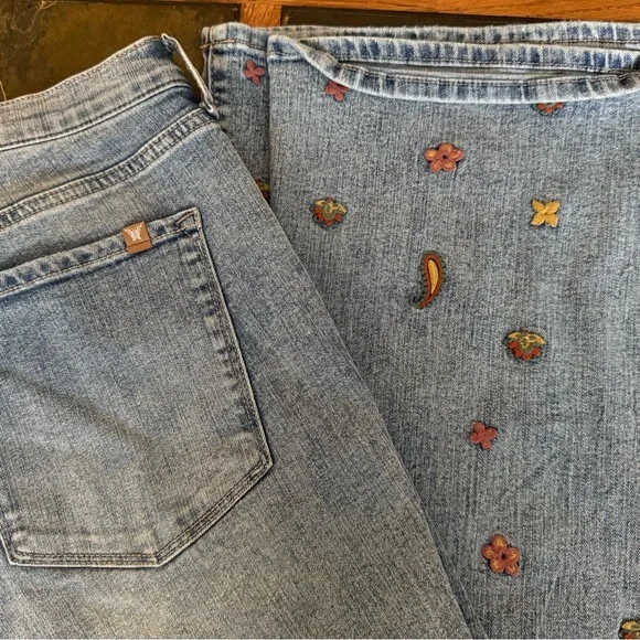 Jessica Simpson Blue Flare Jeans with Floral Accents - Picture 2 of 4